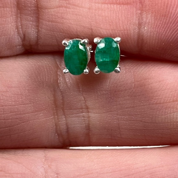 Solid 925 Sterling Silver Oval Emerald Gemstone Stud Earrings - Picture 7 of 7